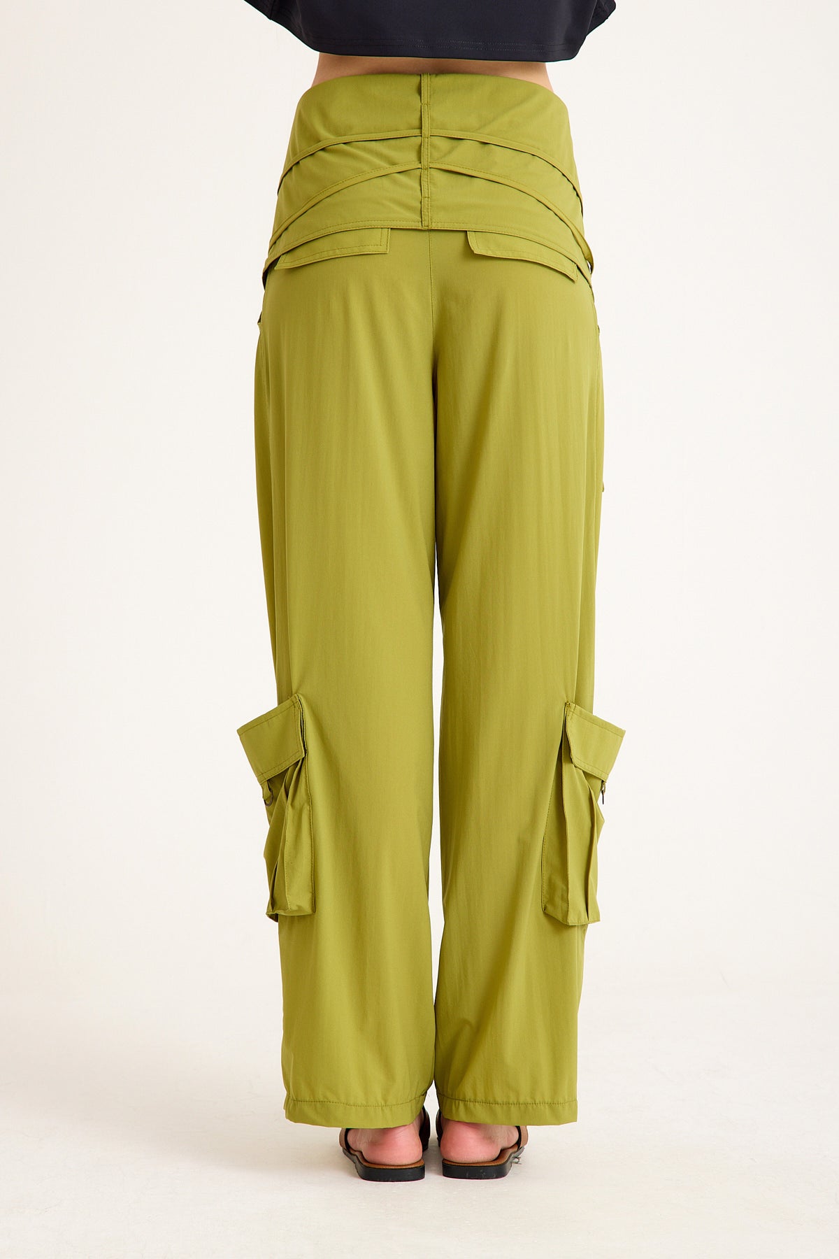 OLIVE PANTS